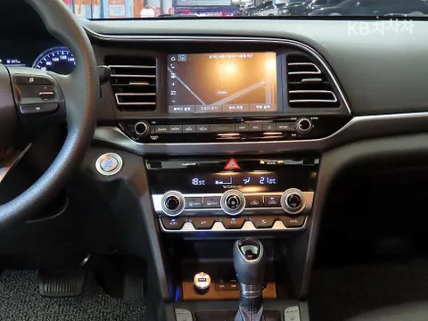 Hyundai Elantra (Avante)