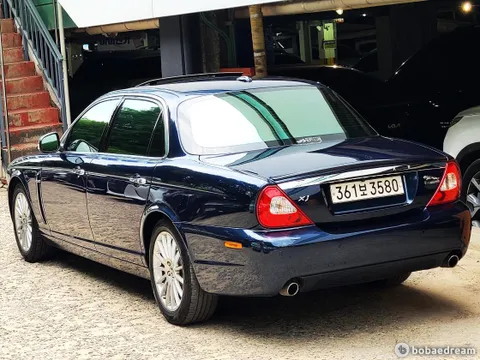Jaguar XJ