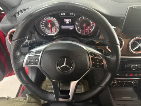 Mercedes-Benz Mercedes-Benz GLA
