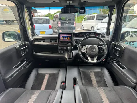 Honda N-BOX Custom