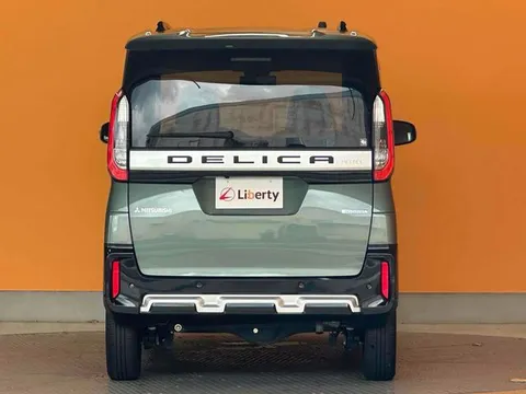 Mitsubishi Delica Mini