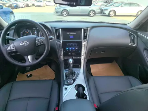 Infiniti Q50L