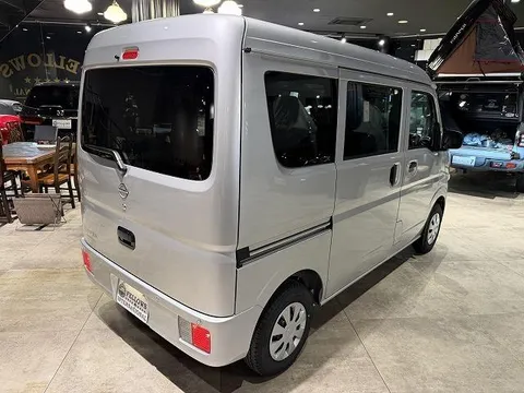 Nissan Clipper Van