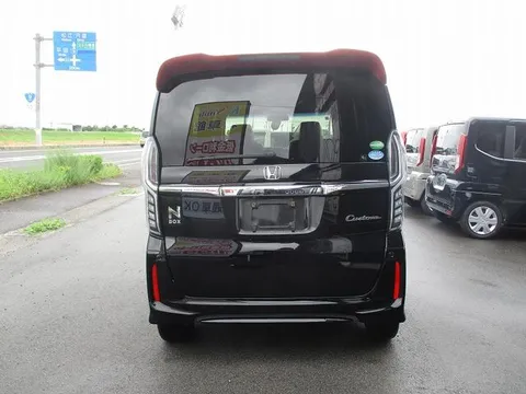Honda N-BOX Custom