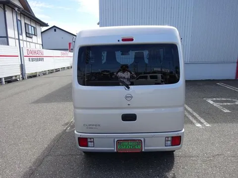 Nissan Clipper Van