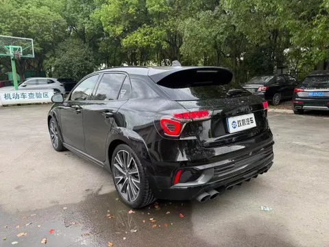 Lynk & Co 02