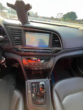 Hyundai Elantra (Avante)