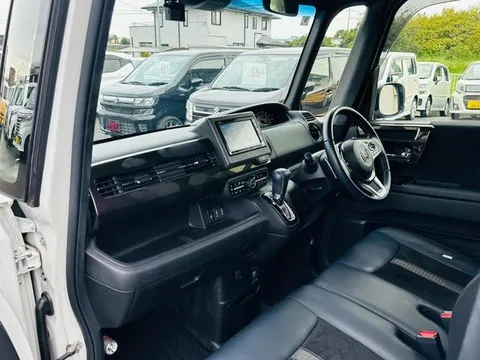 Honda N-BOX Custom
