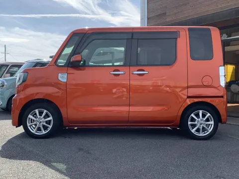 Toyota Pixis Mega