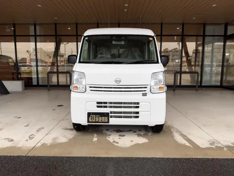 Nissan Clipper Van
