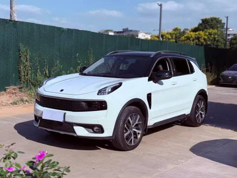 Lynk & Co 01