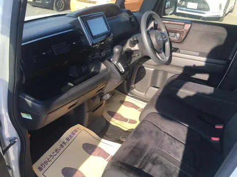 Honda N-BOX Custom