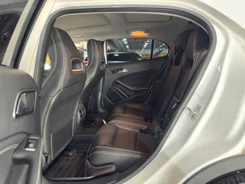 Mercedes-Benz Mercedes-Benz GLA