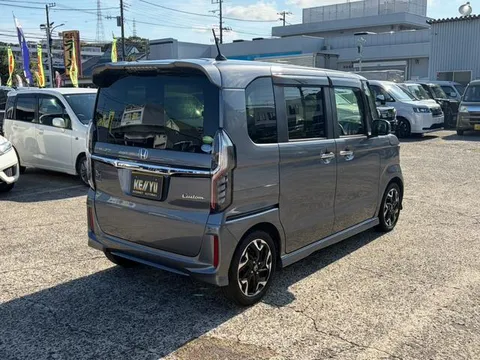 Honda N-BOX Custom