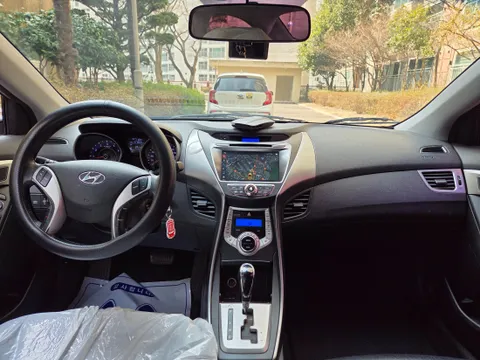 Hyundai Elantra (Avante)