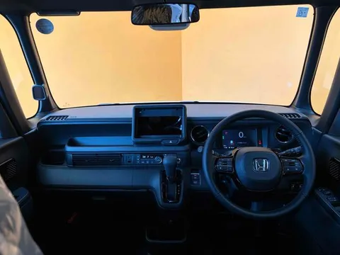 Honda N-BOX Custom