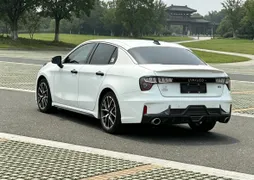Lynk & Co 03