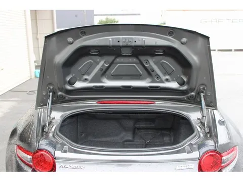 Mazda MX-5 (Roadster)