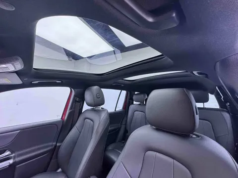 Mercedes-Benz Mercedes-Benz GLB