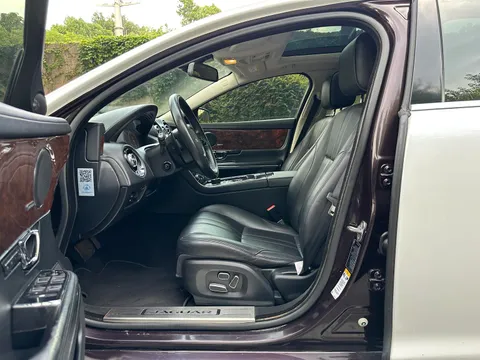 Jaguar XJ