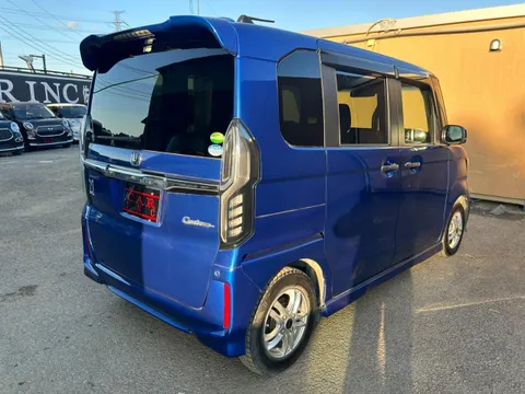 Honda N-BOX Custom