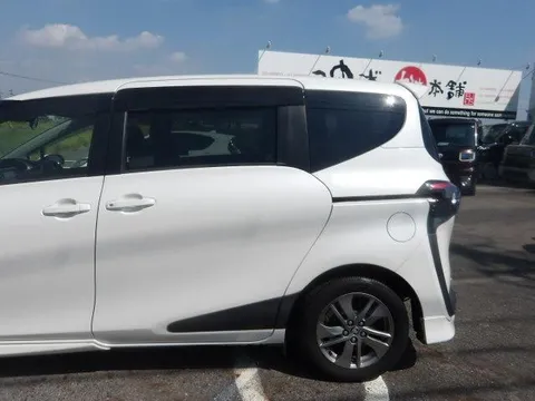 Toyota Sienta
