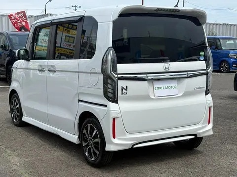 Honda N-BOX Custom