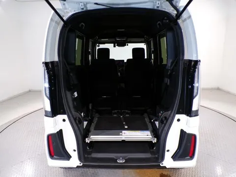 Honda N-BOX Custom