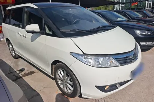 BYD M6