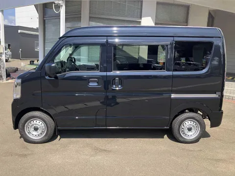 Nissan Clipper Van