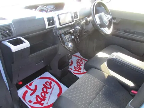 Toyota Pixis Mega