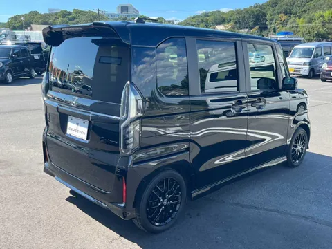 Honda N-BOX Custom