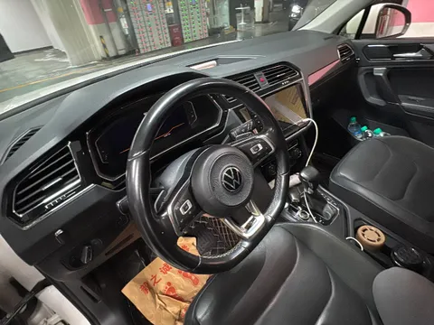 Volkswagen Tiguan L