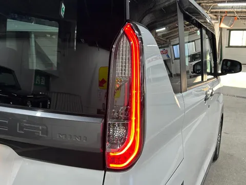 Mitsubishi Delica Mini
