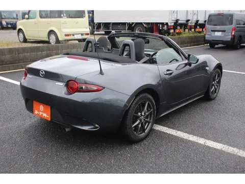 Mazda MX-5 (Roadster)