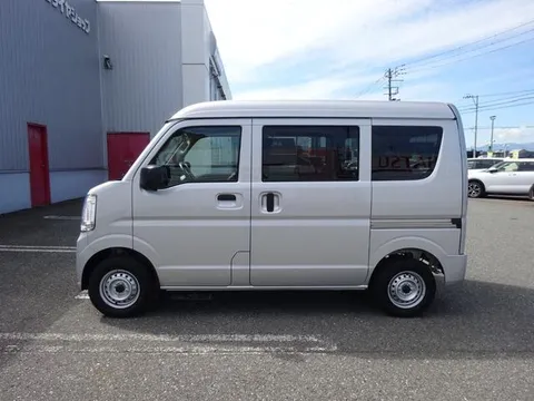 Nissan Clipper Van