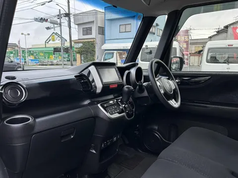 Honda N-BOX Custom