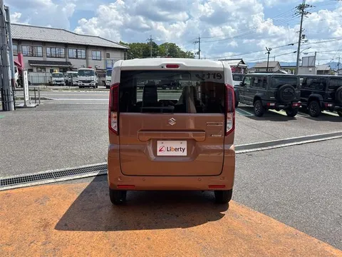 Suzuki Spacia