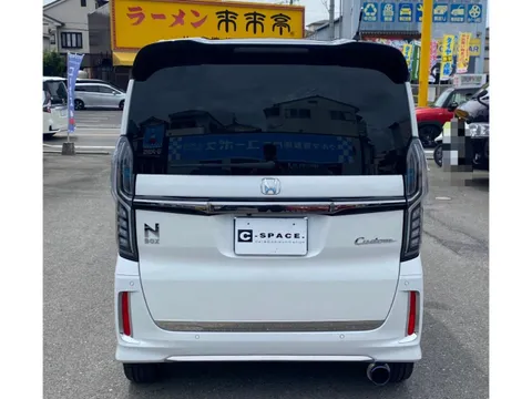 Honda N-BOX Custom
