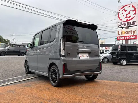 Honda N-BOX Custom