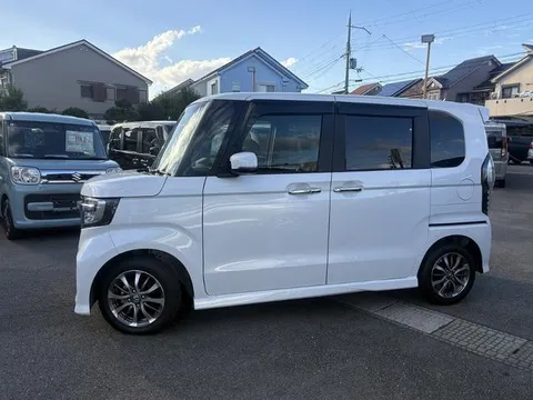 Honda N-BOX Custom