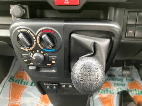Nissan Clipper Van