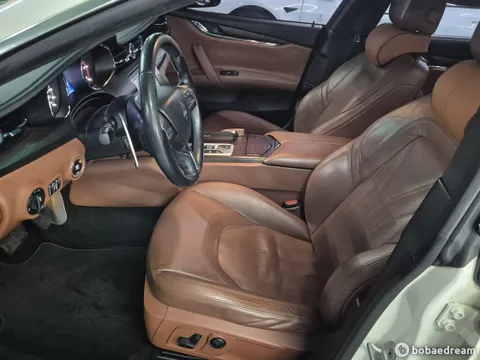 Maserati Quattroporte