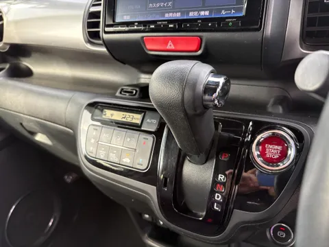 Honda N-BOX Slash