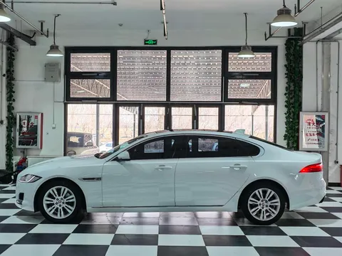 Jaguar XFL