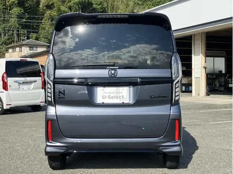 Honda N-BOX Custom
