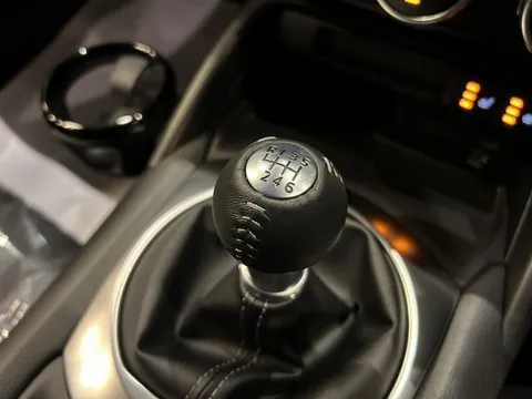 Mazda MX-5 (Roadster)