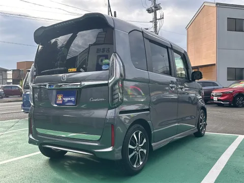 Honda N-BOX Custom