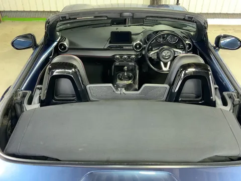 Mazda MX-5 (Roadster)