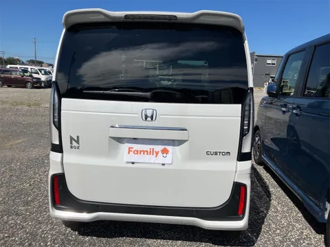 Honda N-BOX Custom